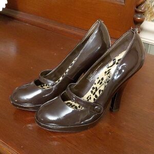 COLLIN STUART Brown Patent Leather Mary Jane Heels Size 5.5